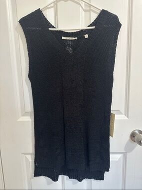 NWT Cyrus Black Open Knit V-Neck Sleeveless Sweater Vest Tunic - Size Large